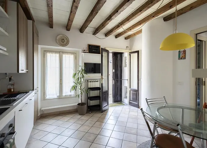 Apartment Elegant Naviglio Cool Area Large 5 Pax With Elevator