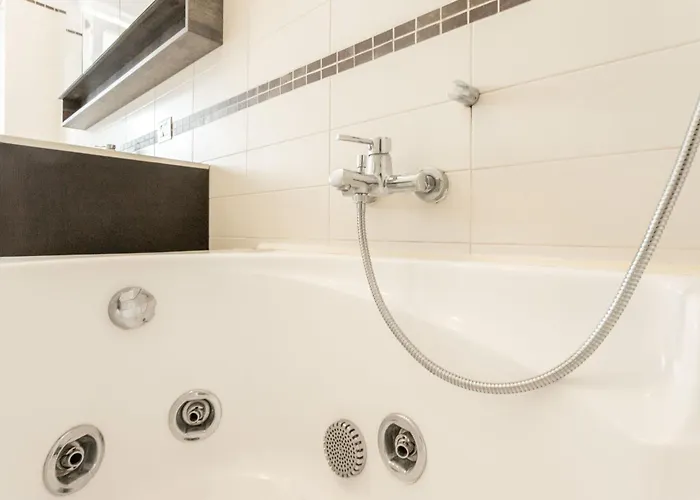 Borgese By Halldis * Mediolan