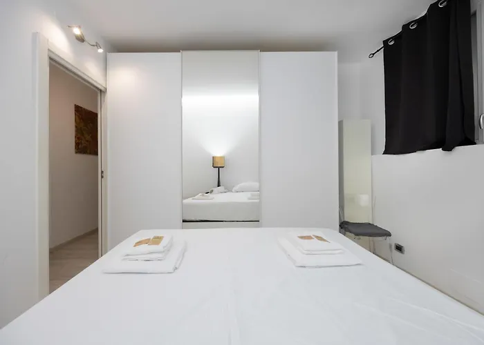 Spacious 70 Mq Self Check-in ,free Parking, San Siro