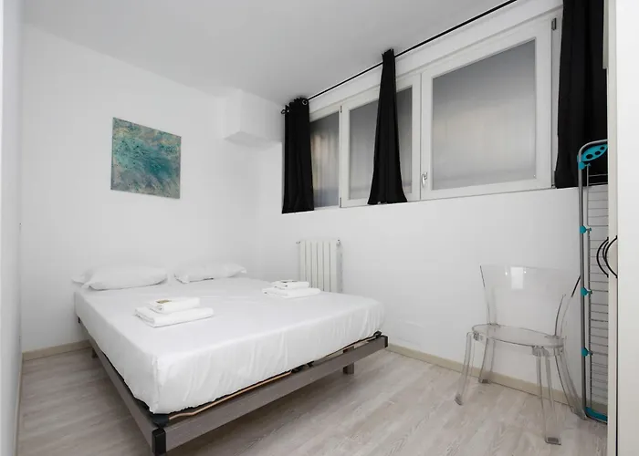 Spacious 70 Mq Self Check-in ,free Parking, San Siro