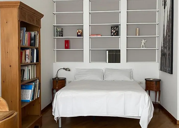 Apartment Artist S 80 Mq With Garden And Palm Tree