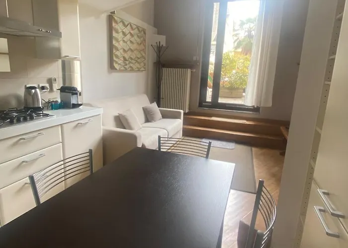 Artist S 80 Mq With Garden And Palm Tree * Милан