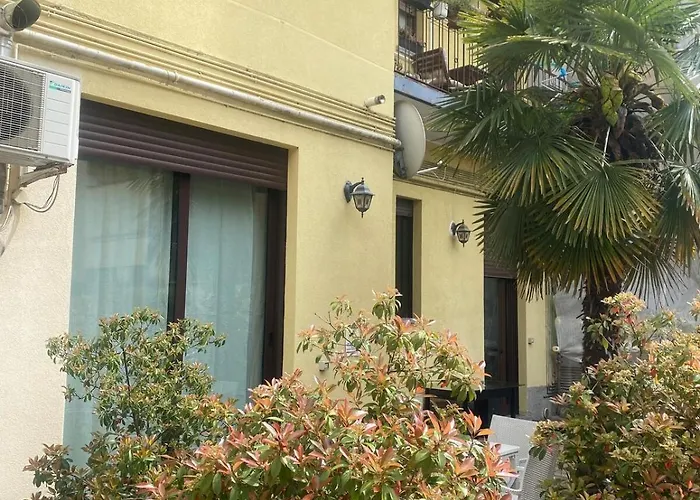 Apartment Artist S 80 Mq With Garden And Palm Tree Mailand