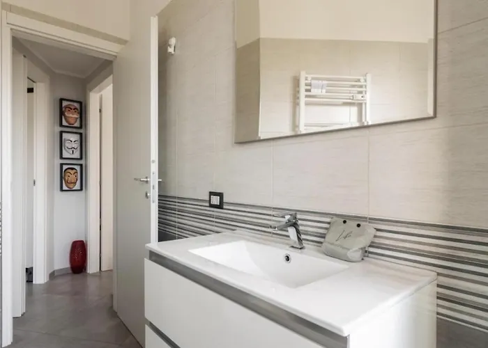 Luxury In Prada District Near Mm Brenta & Center - Ideal For Business Profiles