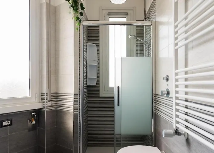 Luxury In Prada District Near Mm Brenta & Center - Ideal For Business Profiles