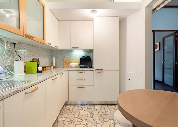 Stylish And Bright In The Center Of Милан