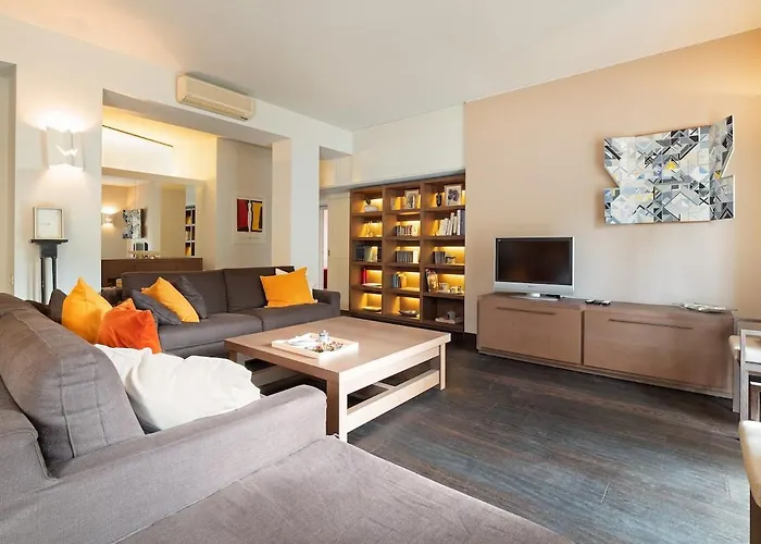 Апартаменты Stylish And Bright In The Center Of *