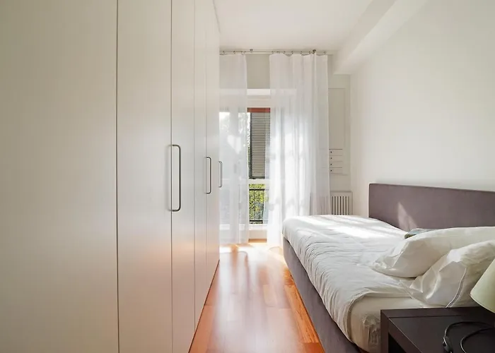 Апартаменты Stylish And Bright In The Center Of *