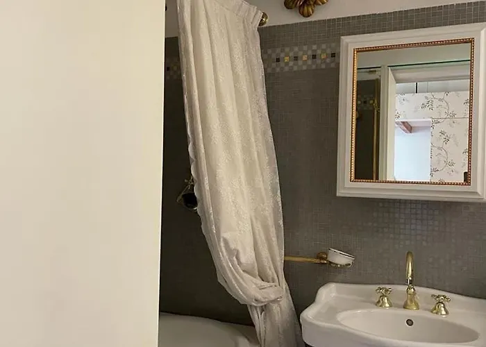 Charming At The Columns Of San Lorenzo * Milaan