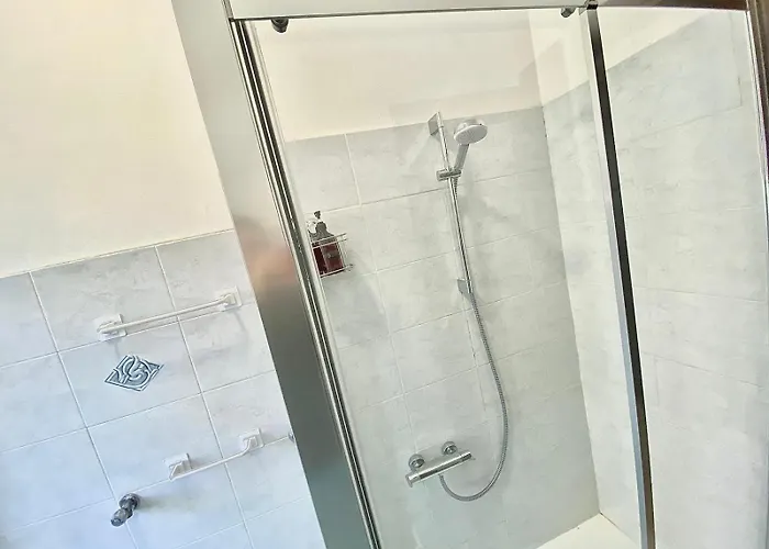 Famagosta Home, Navigli Style, Spazioso E Confortevole Per Gruppi E Famiglie, A Piedi Da Metropolitana Famagosta, Per Stazione E Garibaldi Διαμέρισμα