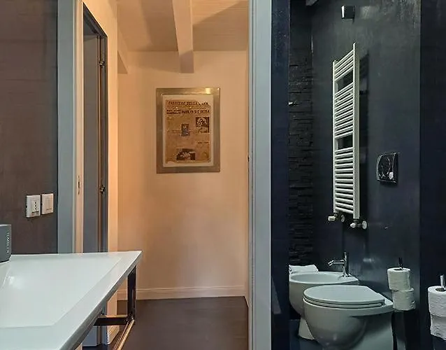 Elegant Stylish House With Garden & Ac *