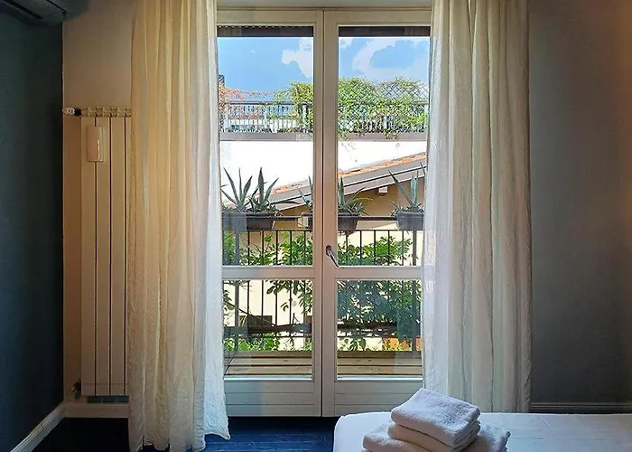 Elegant Stylish House With Garden & Ac *