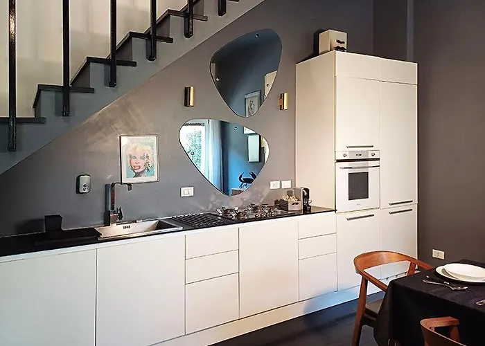 Elegant Stylish House With Garden & Ac