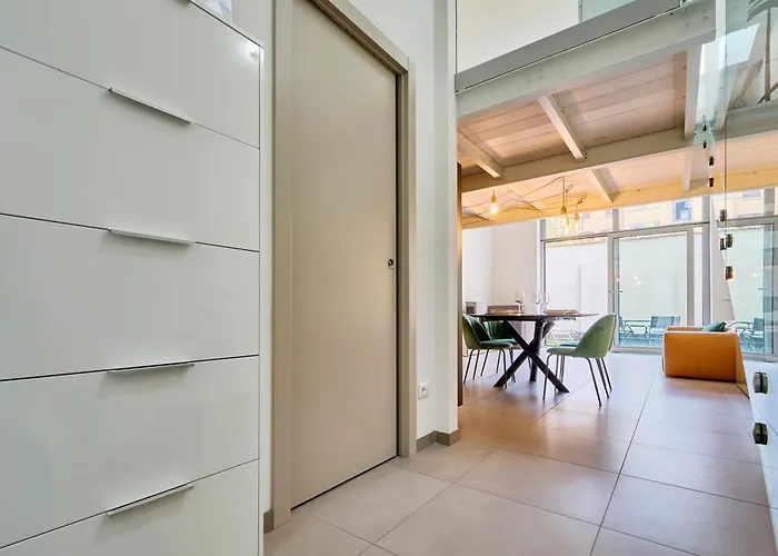 Elegant Loft With Hidden Garden Oasis - Portello *