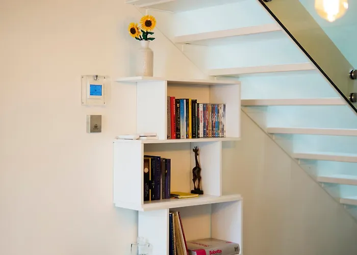 Elegant Loft With Hidden Garden Oasis - Portello ميلان