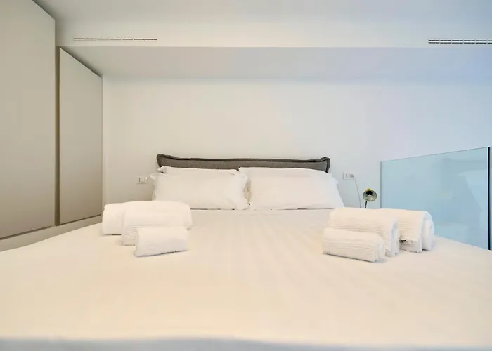 Elegant Loft With Hidden Garden Oasis - Portello