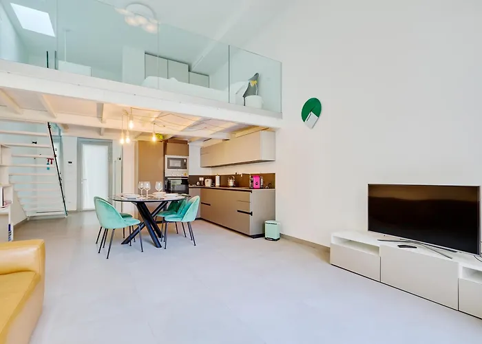 Elegant Loft With Hidden Garden Oasis - Portello Lägenhet *