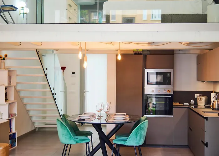 Elegant Loft With Hidden Garden Oasis - Portello ميلان