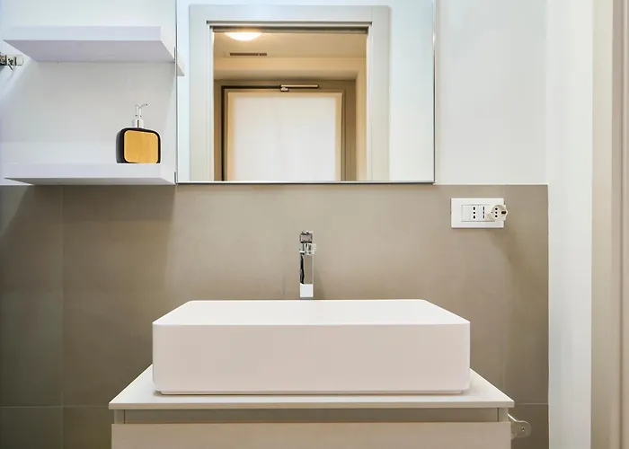 Elegant Loft With Hidden Garden Oasis - Portello * Milano