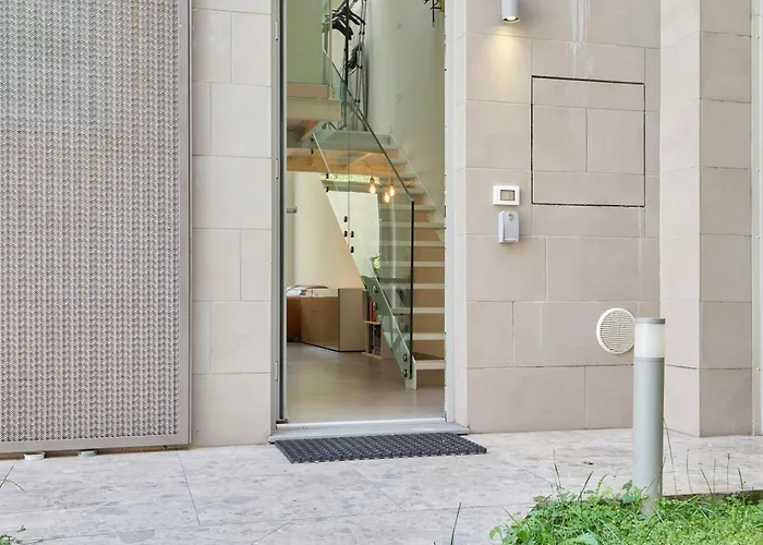 شقة Elegant Loft With Hidden Garden Oasis - Portello