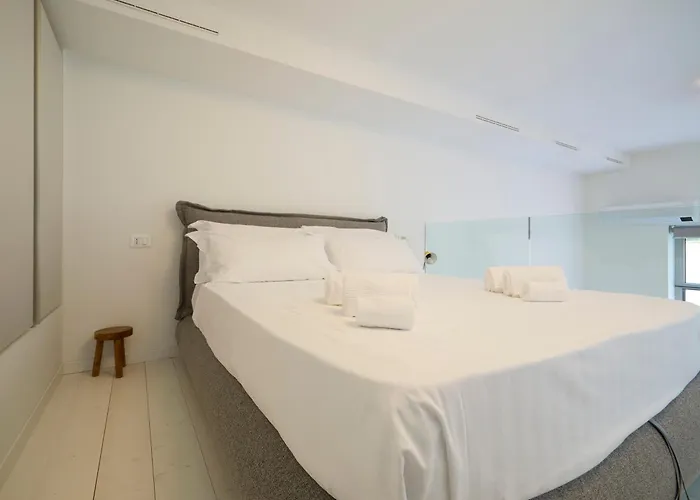 Elegant Loft With Hidden Garden Oasis - Portello * Milano