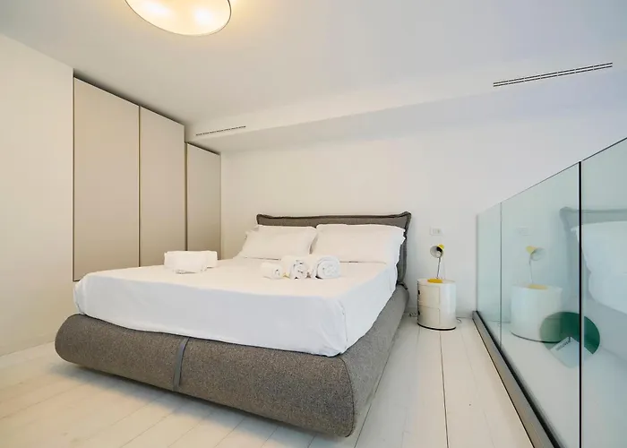 Elegant Loft With Hidden Garden Oasis - Portello