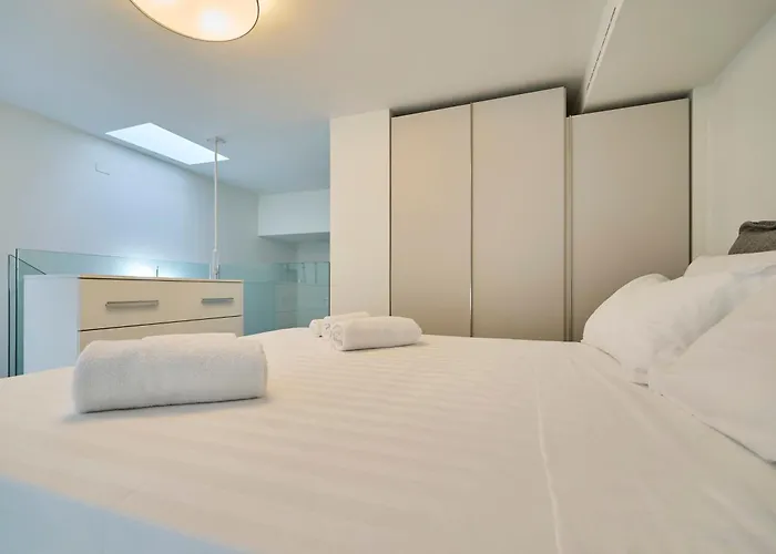 شقة Elegant Loft With Hidden Garden Oasis - Portello