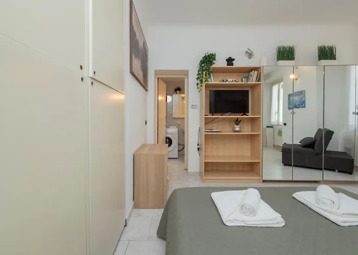 Ihost - Premuda 17 Milan