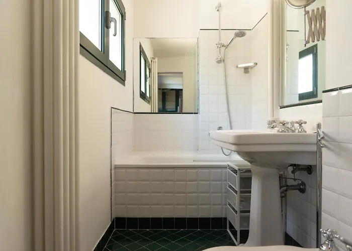 Youhosty - Nerino 10 * Milão