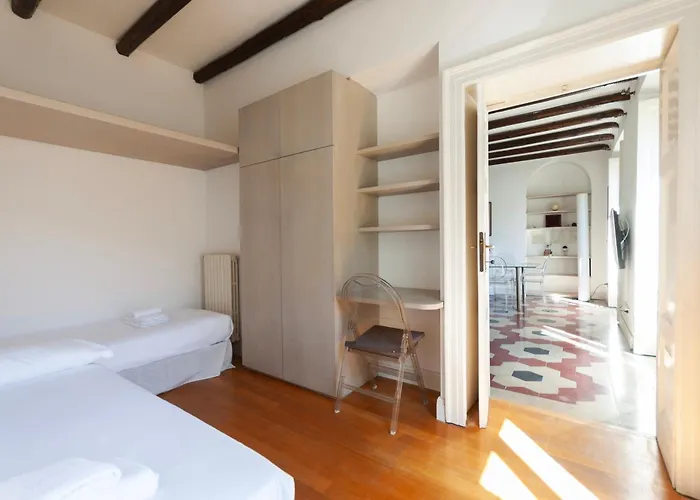 Youhosty - Nerino 10 * Milão