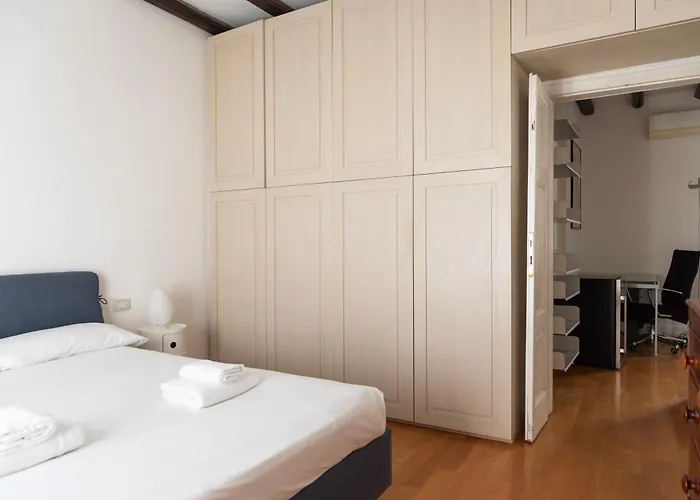 Youhosty - Nerino 10 * Milão