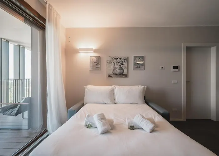 Park Towers 17 - Design - Large Terrace - Ac Апартаменты *