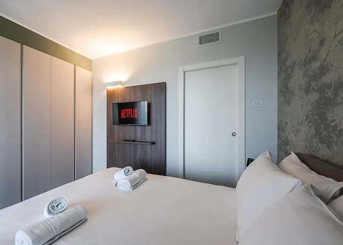 Park Towers 15 - Design - Large Terrace - Ac Apartman Milánó