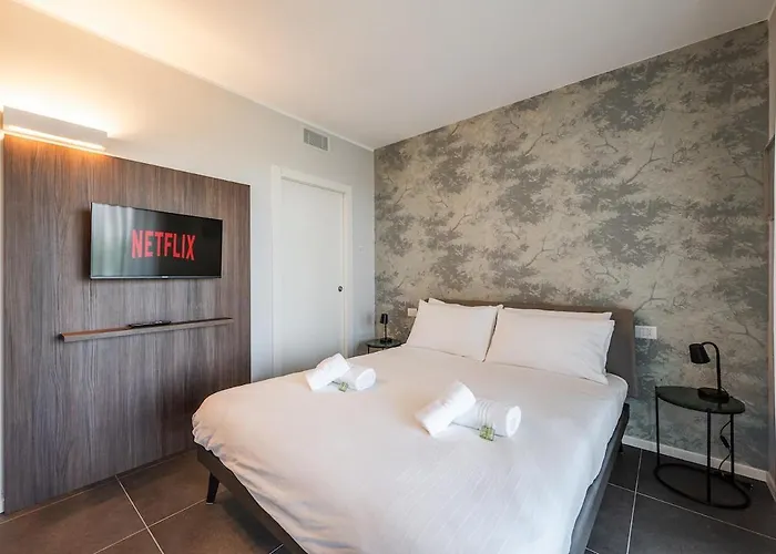 Park Towers 15 - Design - Large Terrace - Ac Milánó