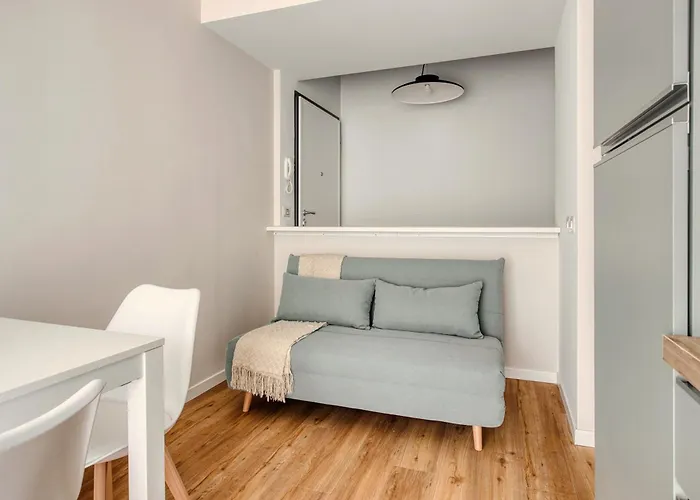 Hostmate - - Imperia's Nest - Romolo Iulm Apartament