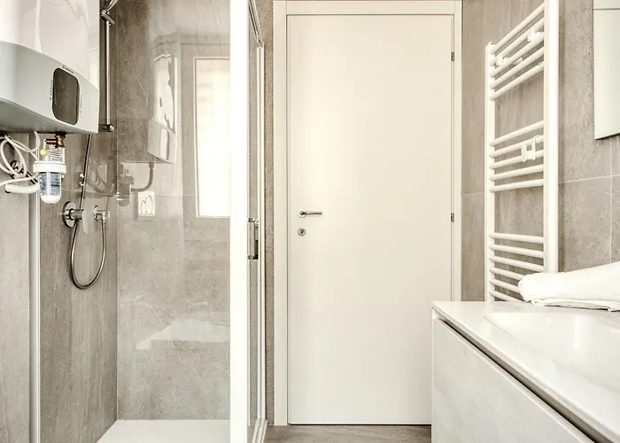 Hostmate - - Imperia's Serenity - Romolo