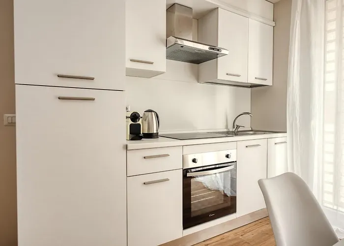 Hostmate - - Imperia's Serenity - Romolo Milan