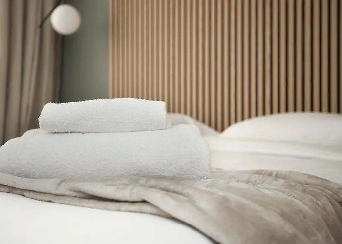 Hostmate - - Imperia's Serenity - Romolo *