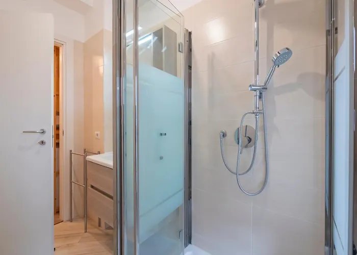 Homelovers Simple Quite Flat Sarpi Sempione Mm5 Gerusalemme شقة ميلان