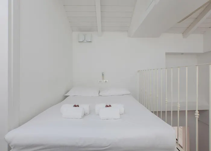 Hacca Collection - Open Space In Porta Ticinese Milaan