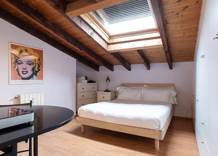 Charming Attic In The Center Of Milan! شقة