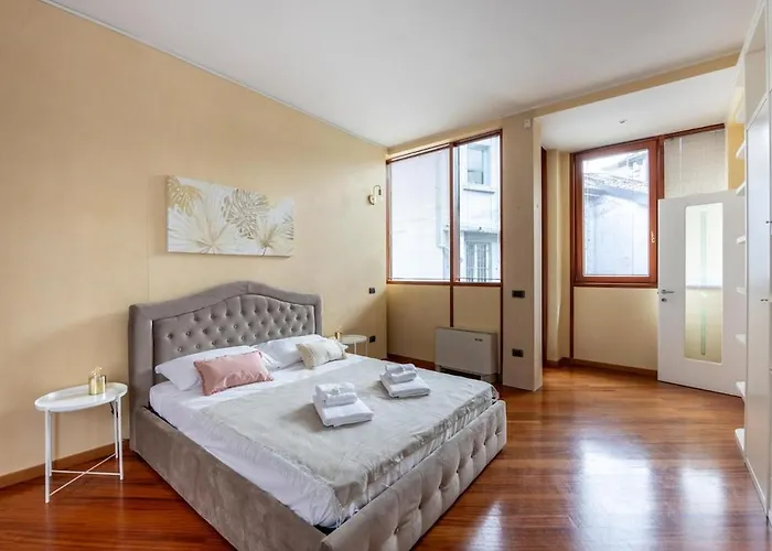 Duomo Milan-attic With Terrace-netflix And Wifi Milánó