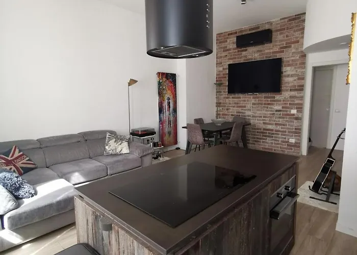 30 Meters From The Lambrate M2 Citta Studi Metro Station *