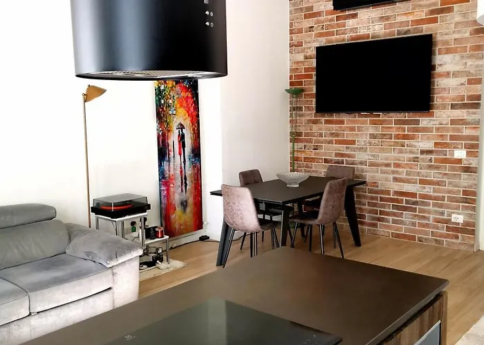 30 Meters From The Lambrate M2 Citta Studi Metro Station *