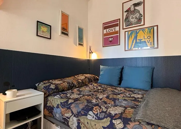 The Comfy Hub - A Stone's Throw From The Metro Apartmán