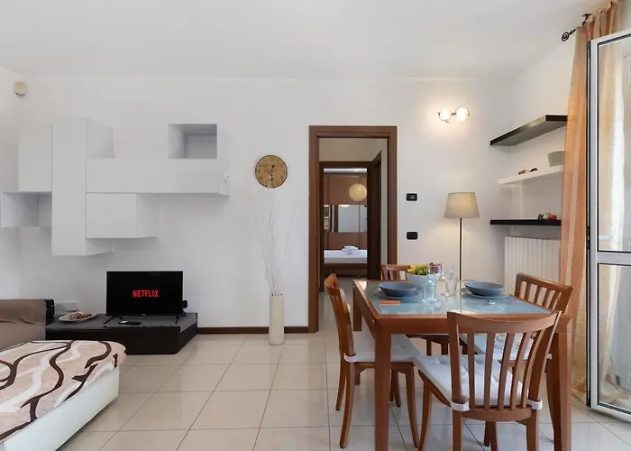 شقة Elegant Terrace Flat Parking Near Rho Fiera Mi ميلان