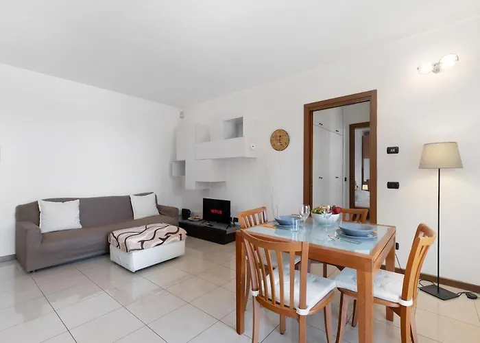 Elegant Terrace Flat Parking Near Rho Fiera Mi