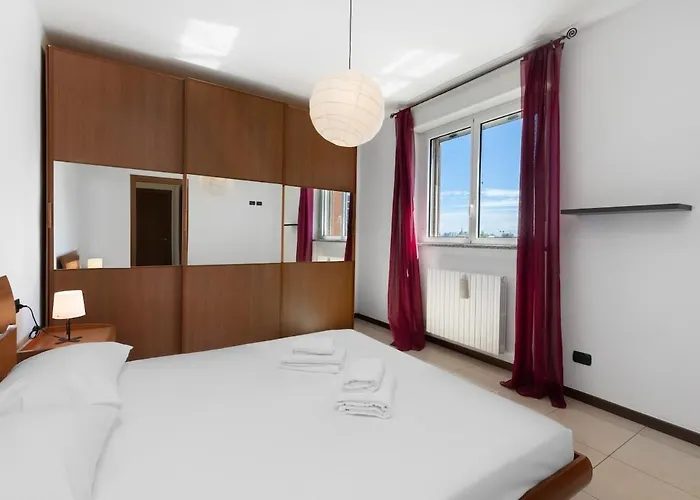 شقة Elegant Terrace Flat Parking Near Rho Fiera Mi