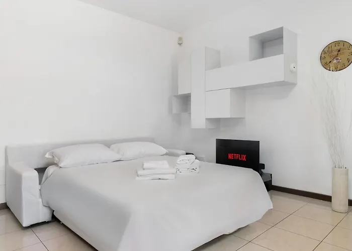 شقة Elegant Terrace Flat Parking Near Rho Fiera Mi *