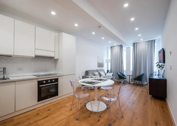 Duomo Area Luxury Design & Netflix Mood *